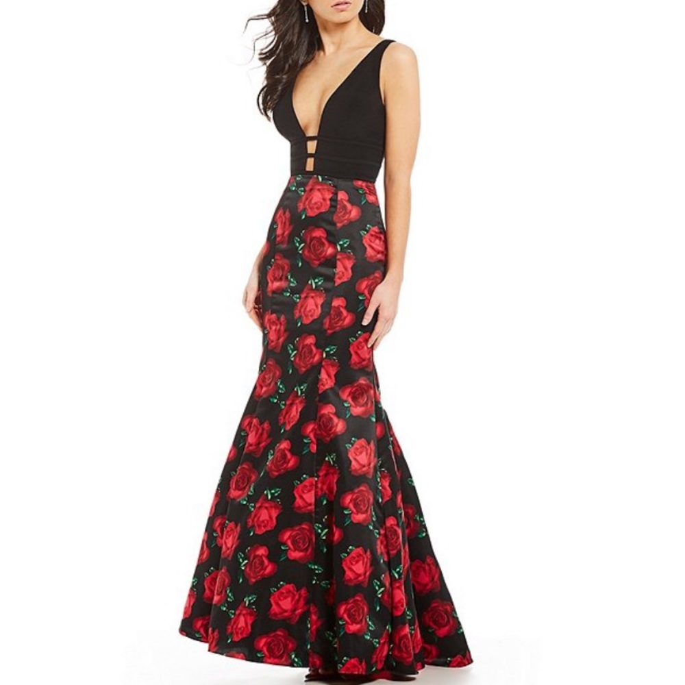 Elegant prom, HC, formal dress. Only worn once.